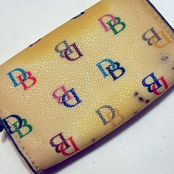 DOONEY & Bourke Cream Beige Rainbow Multicolor Monogram DB Logo Magnet CC Wallet - Picture 4 of 4
